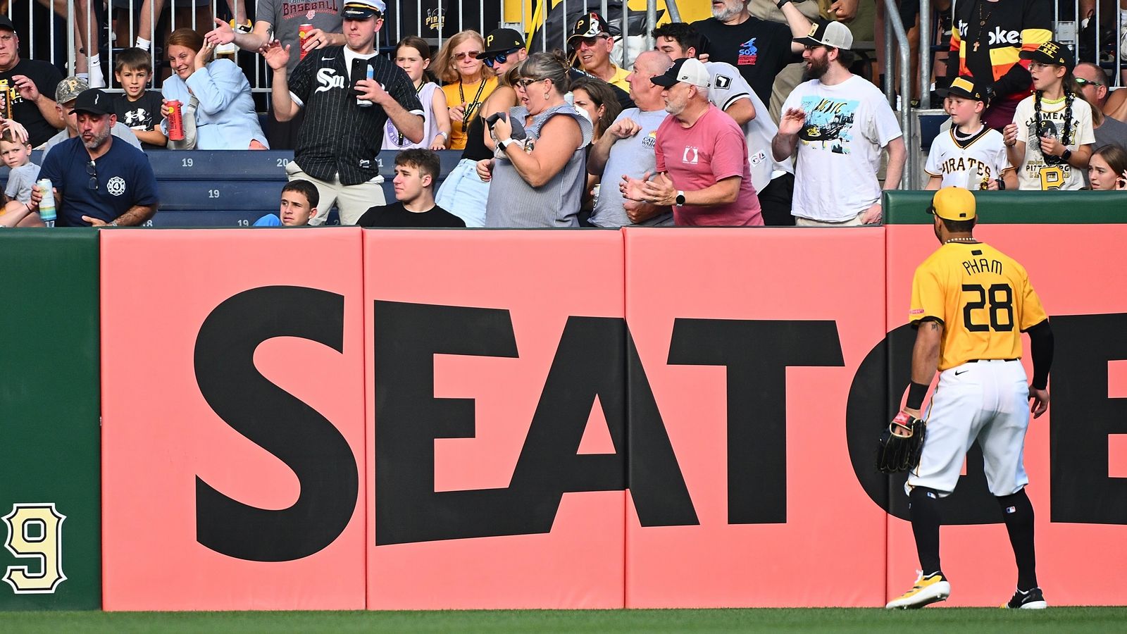 LIVE: White Sox 4, Pirates 1, fifth inning taken on the North Shore (Live coverage). Photo by JUSTIN BERL / GETTY